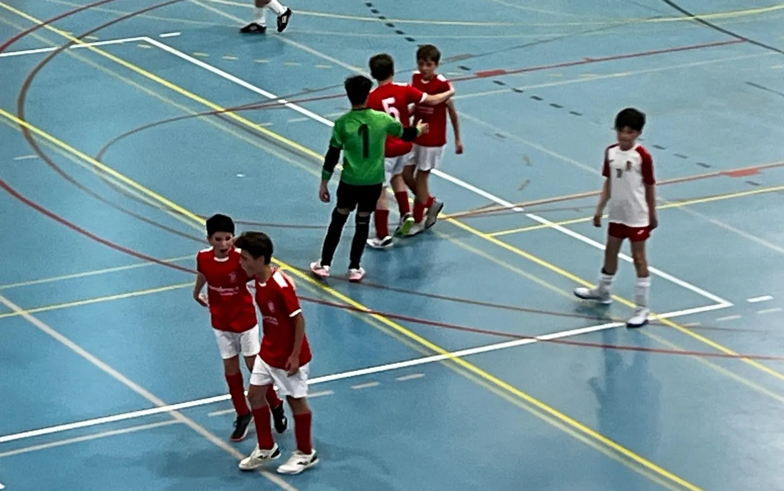 Foto 4 - El III Alev&iacute;n A arranca con victoria la fase regional