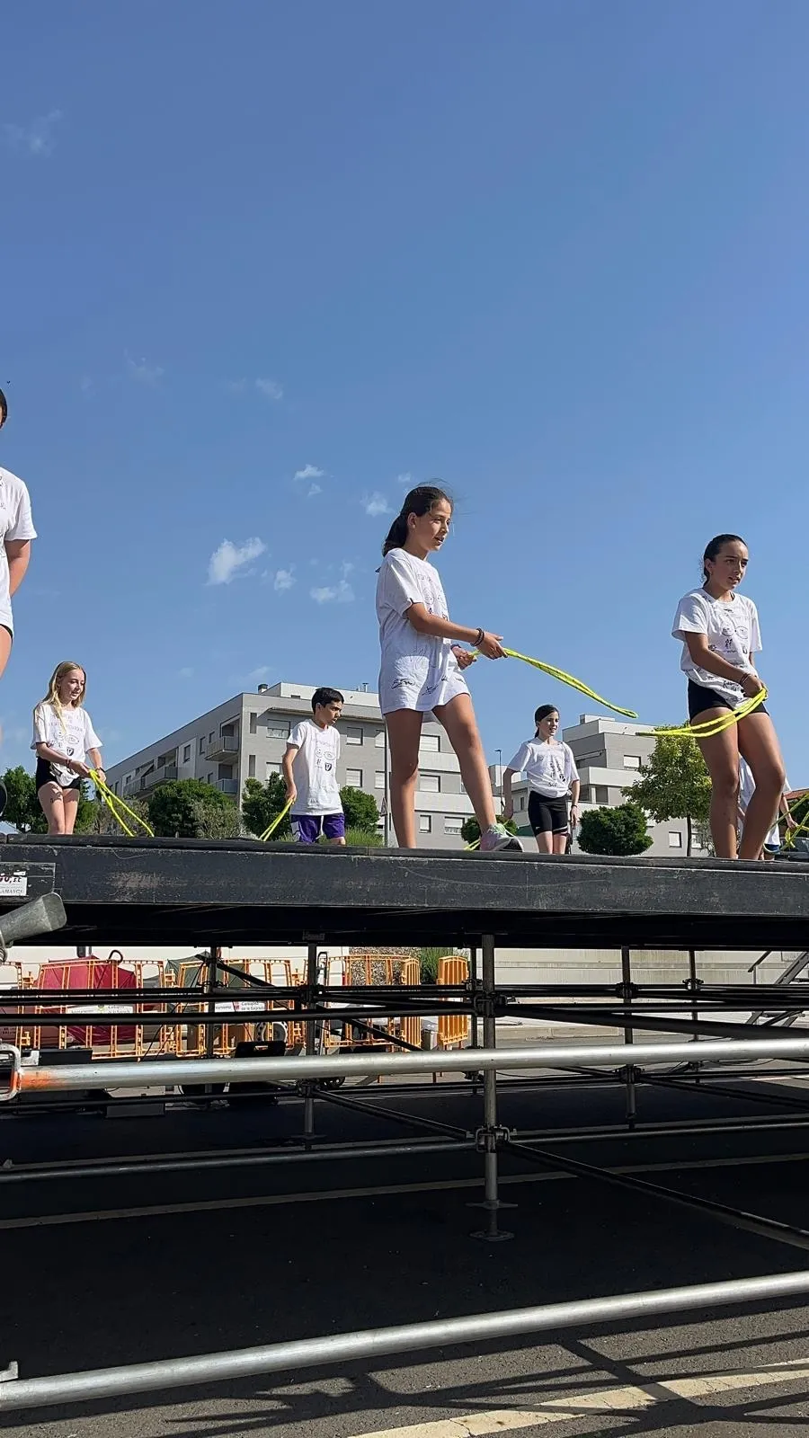 Carbajosa vibra con el VI Día de la Educación Física en la Calle entre deporte y solidaridad