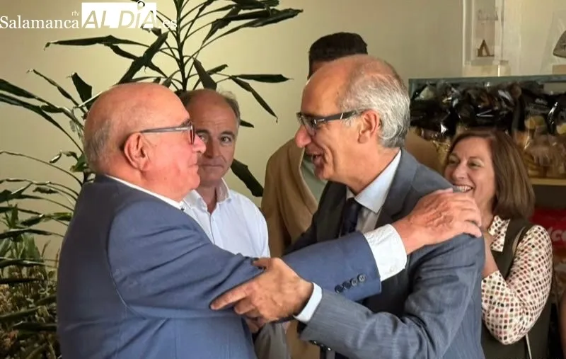 Javier Iglesias visita la empresa Dulca