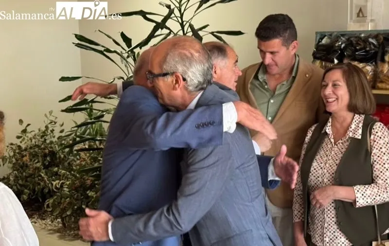Javier Iglesias visita la empresa Dulca