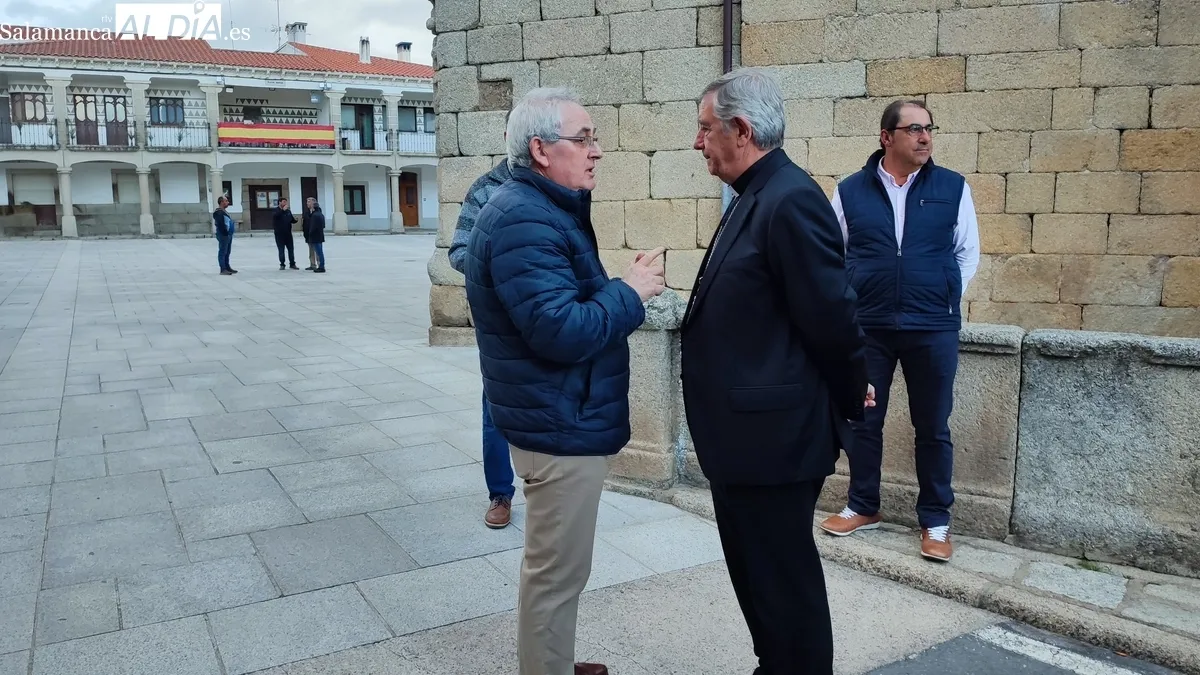 Inauguración de la nueva iluminación de la iglesia de Villavieja de Yeltes / CORRAL 