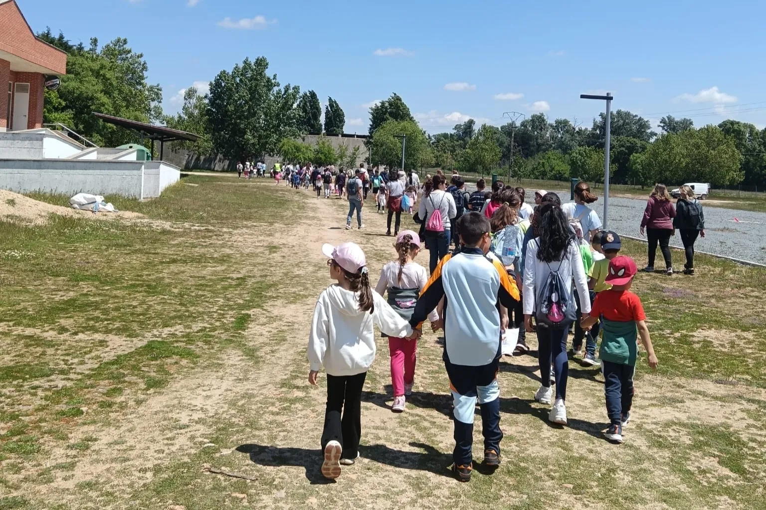 Participaron más de 200 niños junto a profesores, usuarios de Asprodes, AMPA y Protección Civil de Vitigudino