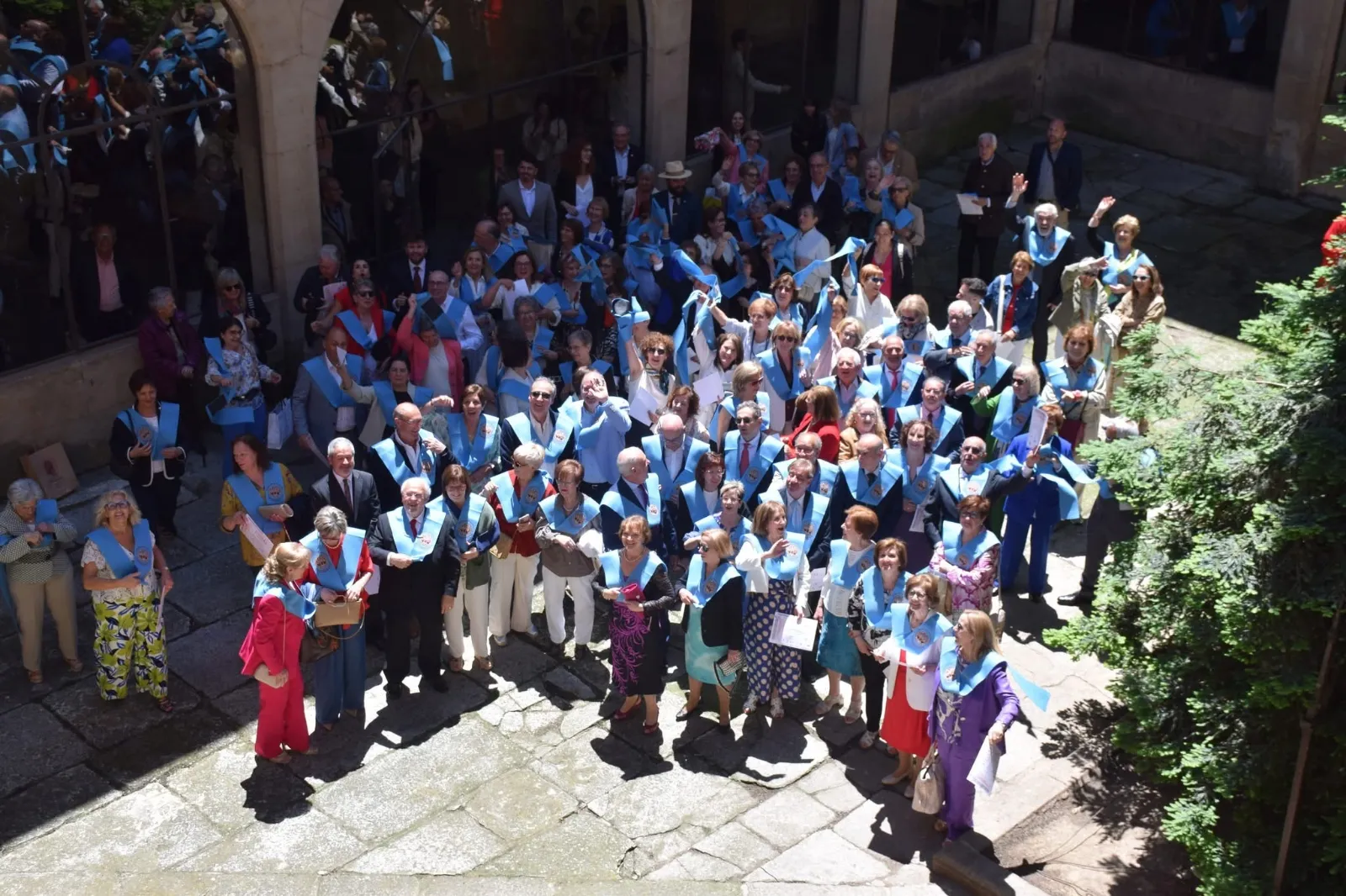 Foto 5 - Dos alumnas mirobrigenses de la Universidad de la Experiencia se grad&uacute;an en el Paraninfo de la USAL