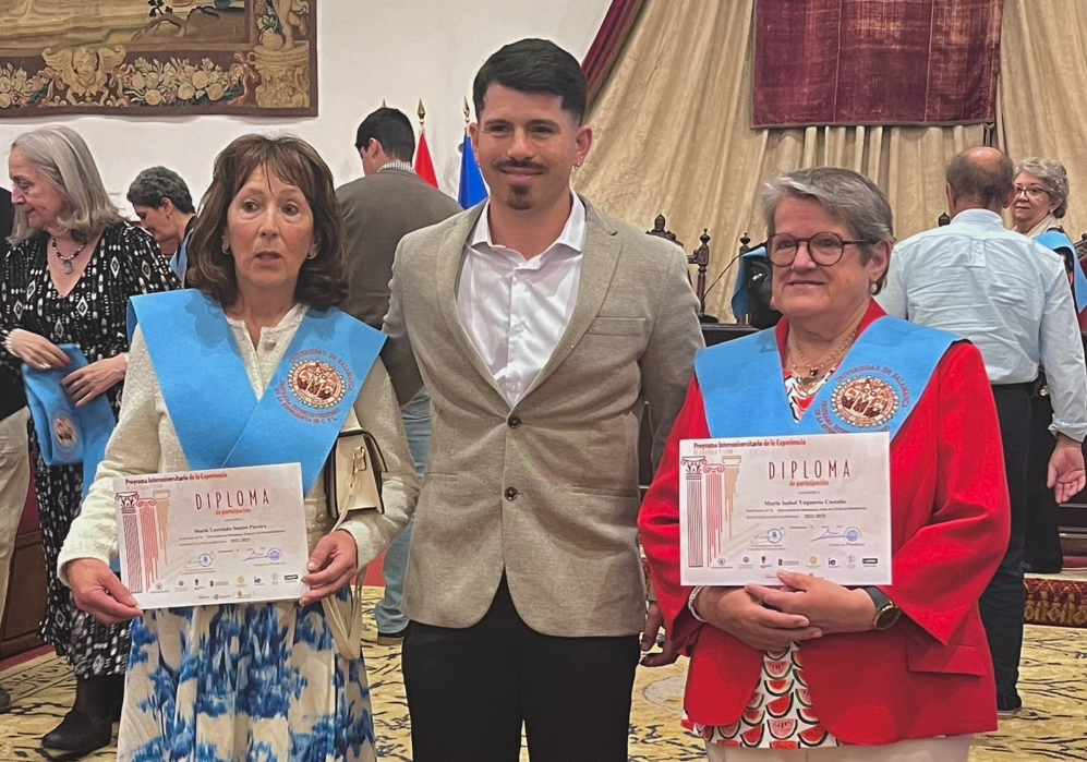 Dos alumnas mirobrigenses de la Universidad de la Experiencia se gradúan en el Paraninfo de la USAL