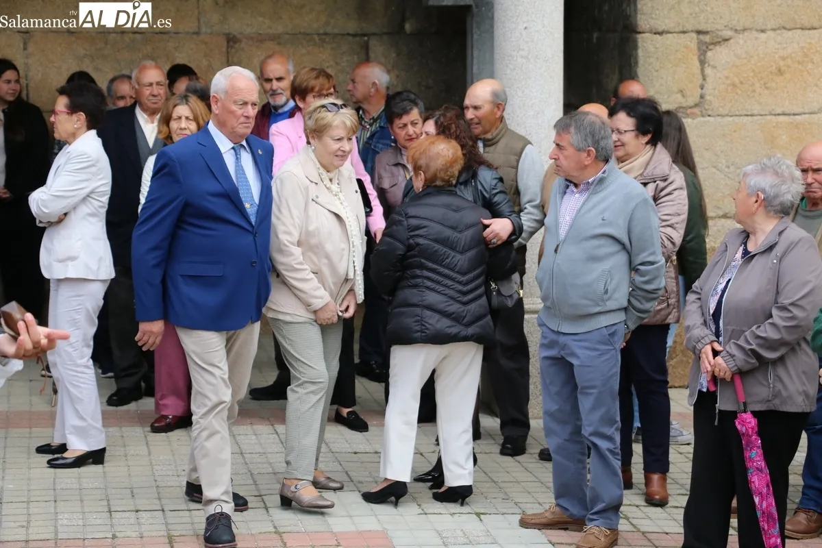 La coincidencia en sábado y el puente festivo, se dejó notar con numeroso público en Masueco durante la Santa Cruz / CORRAL
