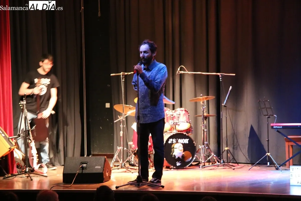 Concierto de rock de los alumnos de la Escuela de Música Moderna 'La Musa' en Vitigudino / CORRAL