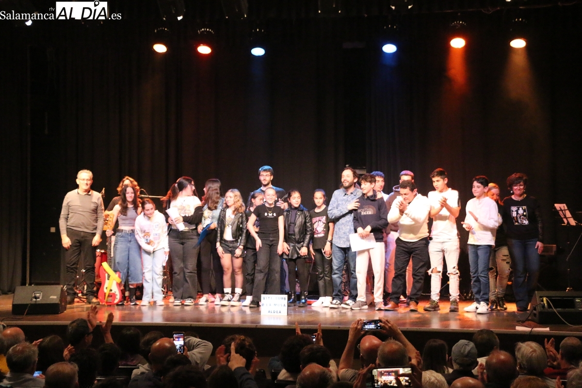 Alumnos de La Musa triunfan con clásicos del rock en Vitigudino