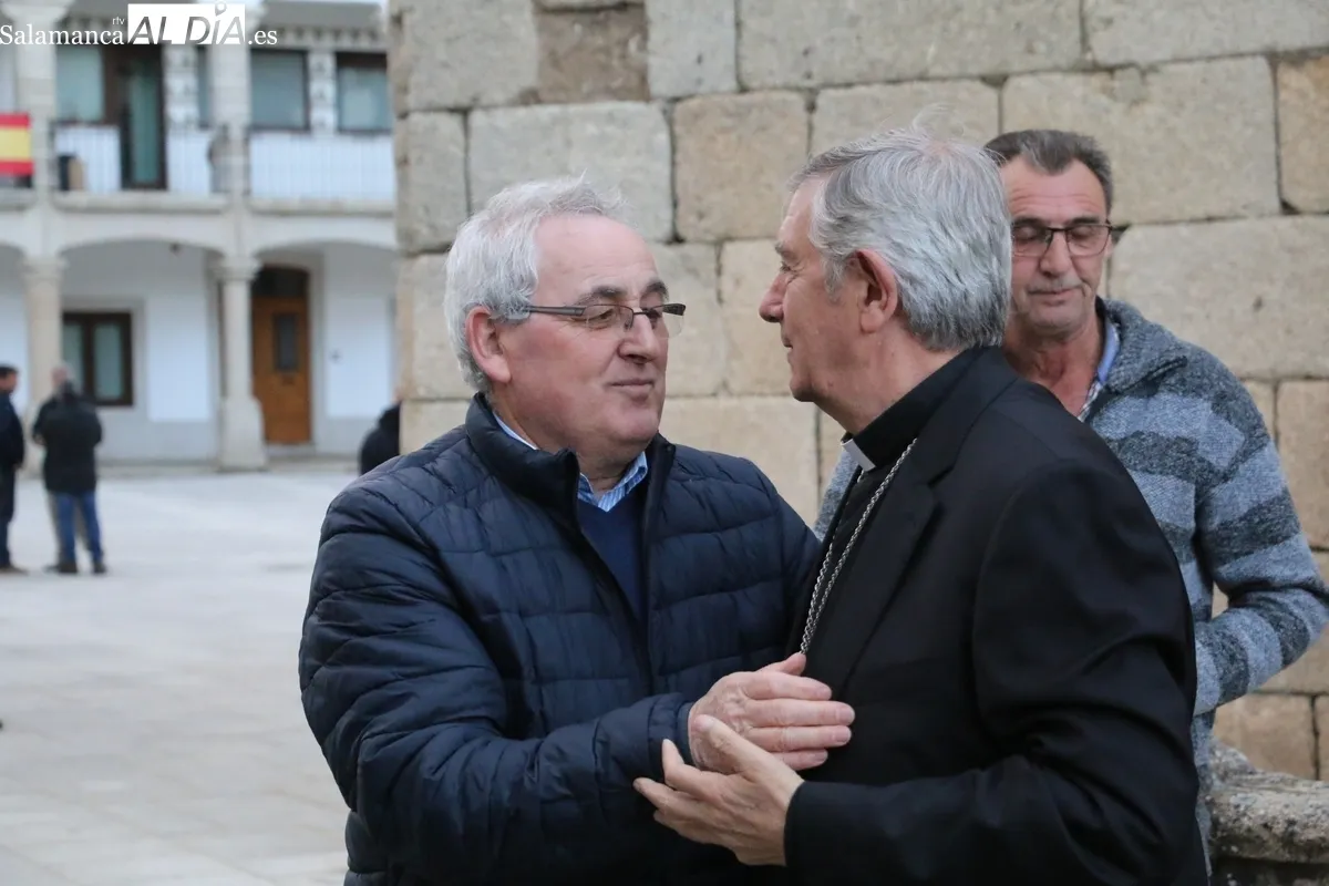 Inauguración de la nueva iluminación de la iglesia de Villavieja de Yeltes / CORRAL 