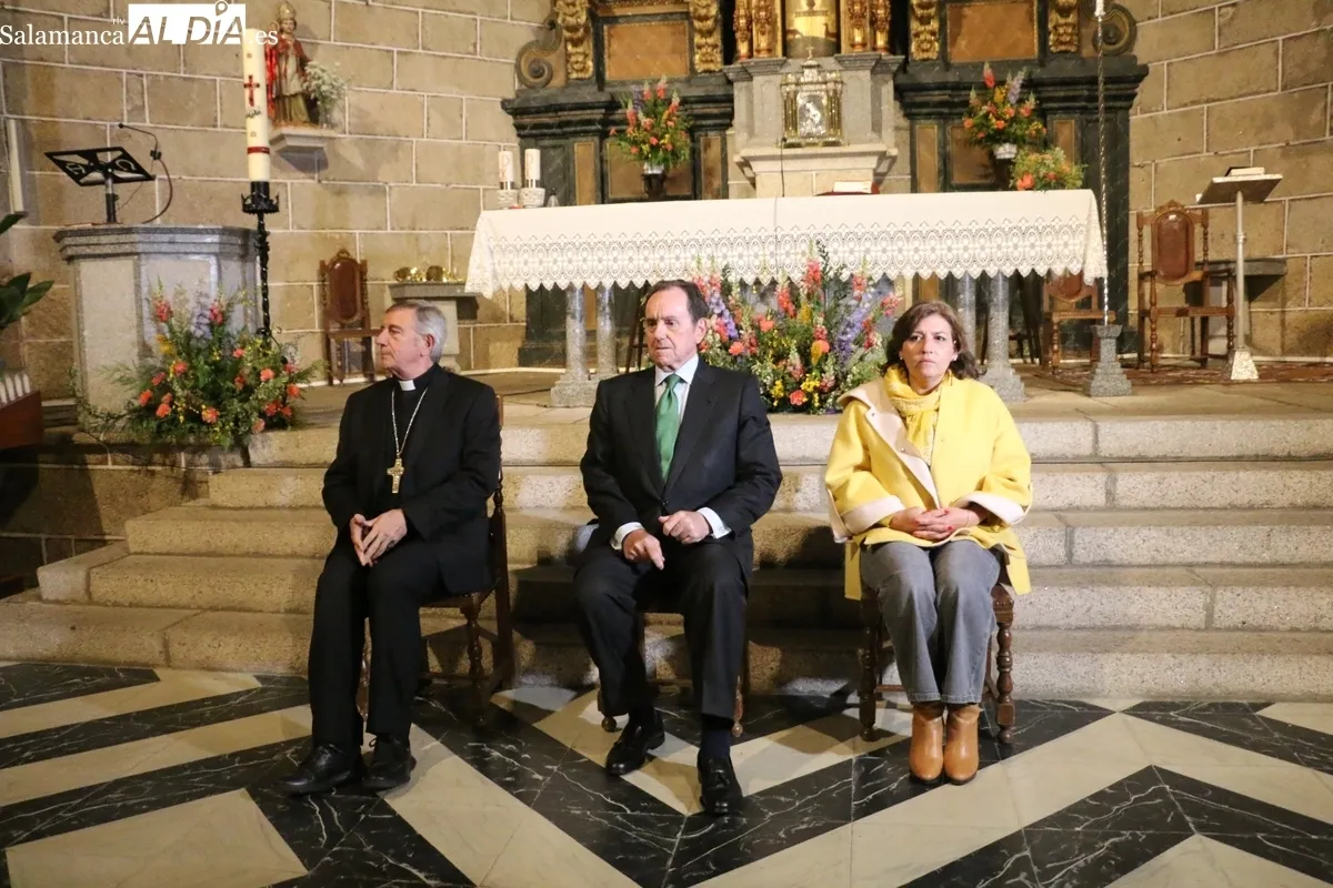 Inauguración de la nueva iluminación de la iglesia de Villavieja de Yeltes / CORRAL 
