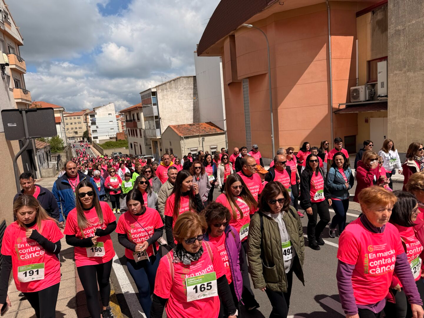 Marcha contra el Cáncer en Guijuelo reúne a más de 450 personas