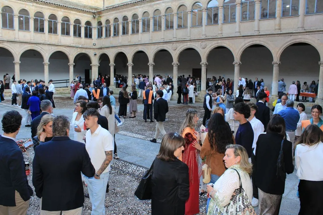 Foto 2 - El Calasanz de Salamanca despide a sus alumnos de 2&ordm; de Bachillerato en su graduaci&oacute;n