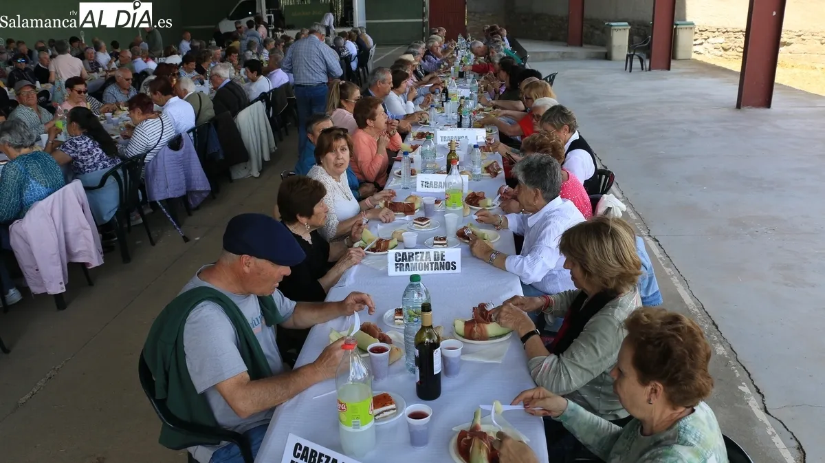 Cerca de 260 mayores de 26 municipios coincidieron en Pereña en esta IV Convivencia Comarcal de Primavera / CORRAL