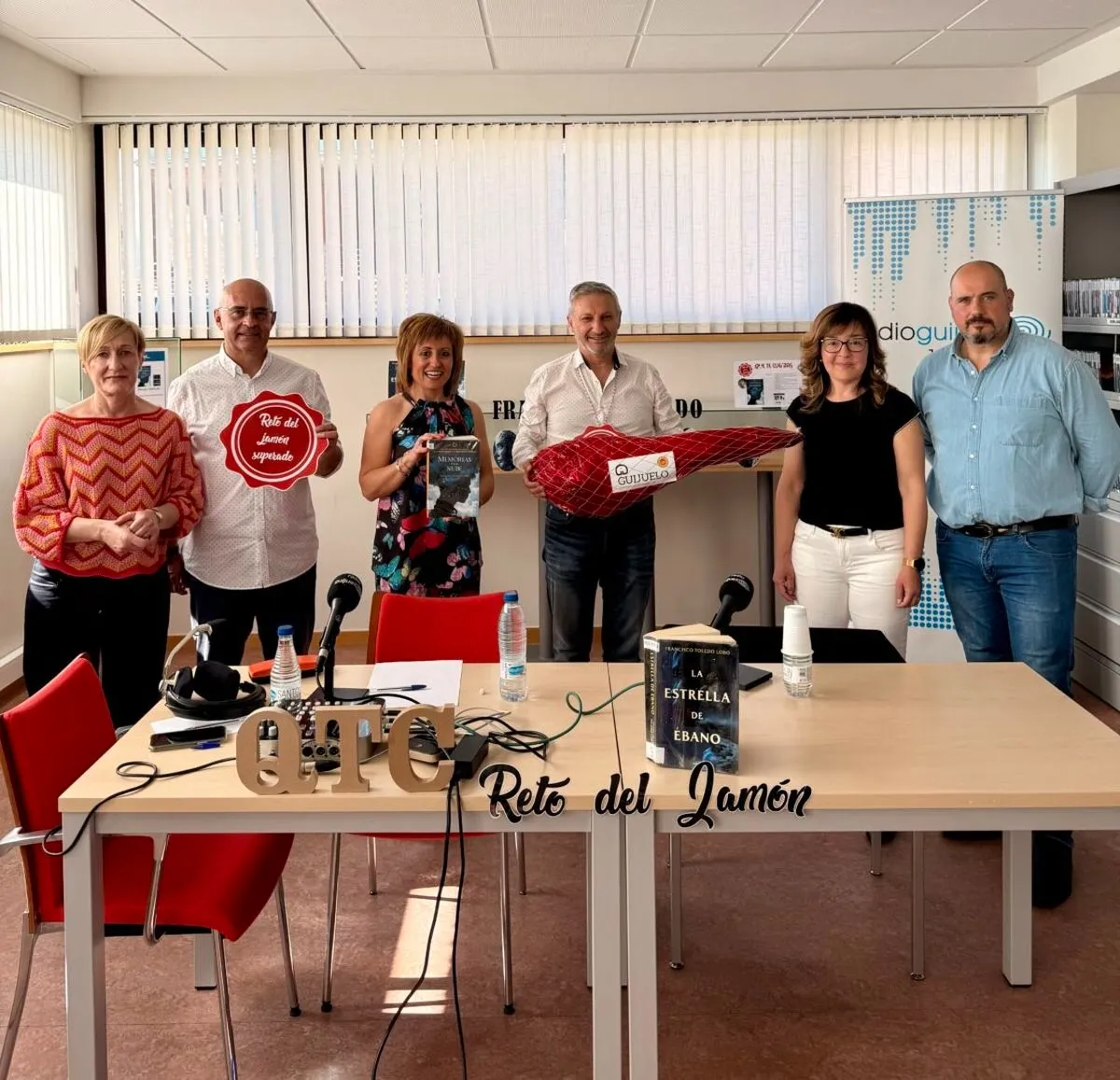 Foto 5 - FOTOS | El escritor Francisco Toledo consigue el 'Reto del Jam&oacute;n' en Guijuelo