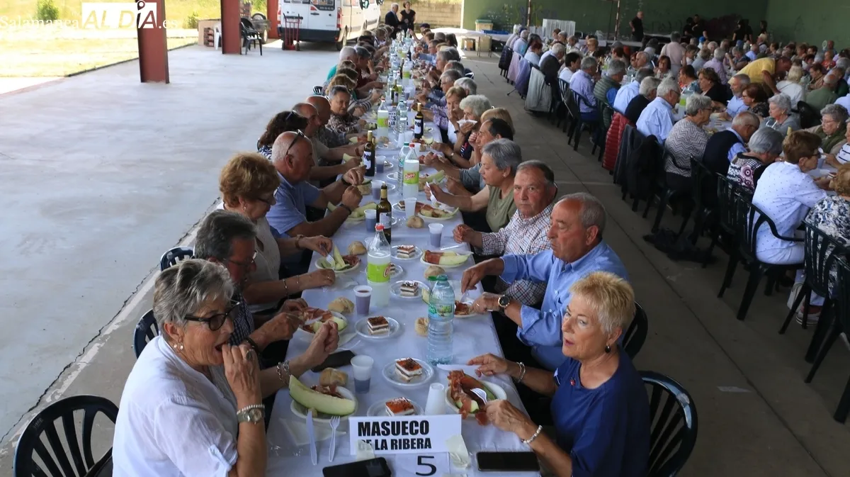 Cerca de 260 mayores de 26 municipios coincidieron en Pereña en esta IV Convivencia Comarcal de Primavera / CORRAL