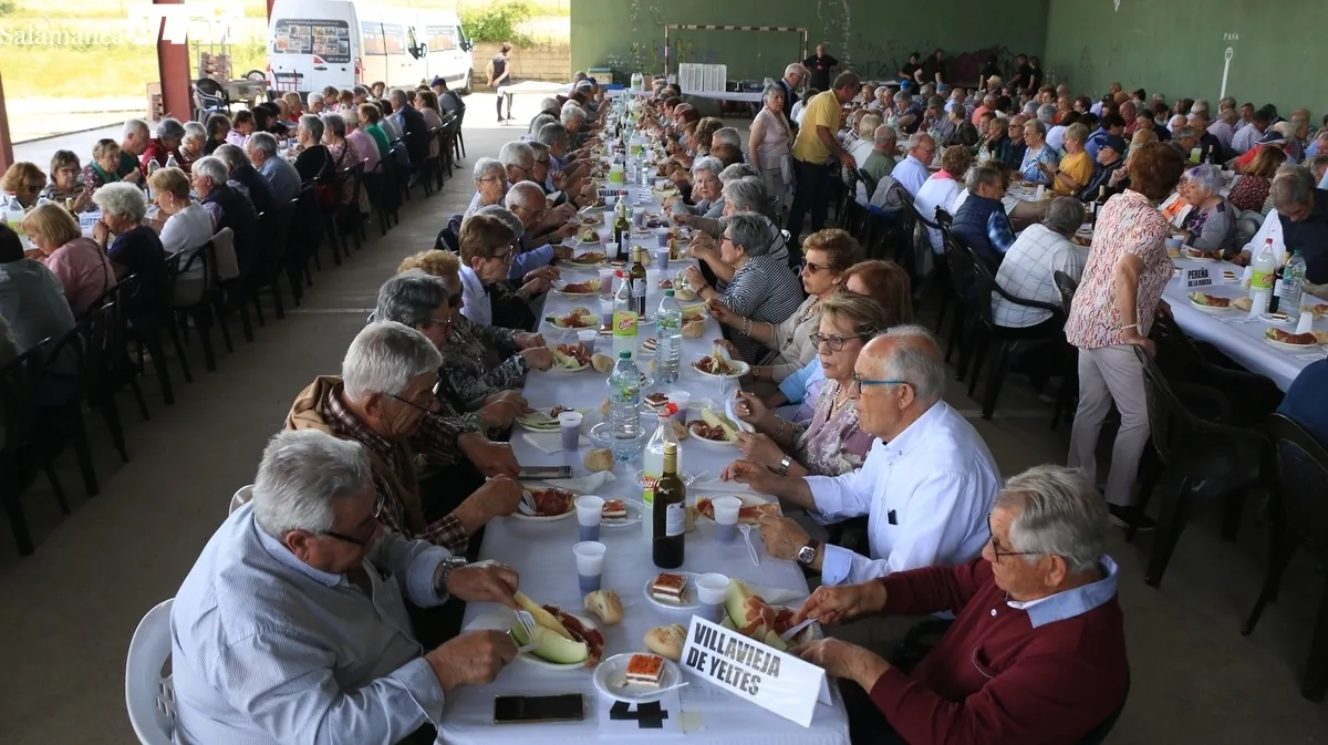 Cerca de 260 mayores de 26 municipios coincidieron en Pereña en esta IV Convivencia Comarcal de Primavera / CORRAL