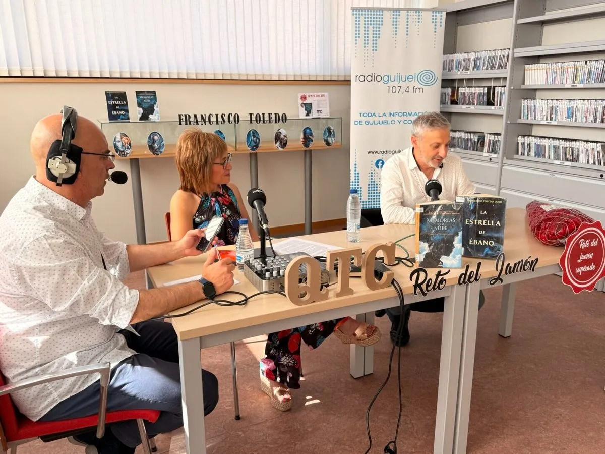 Foto 3 - FOTOS | El escritor Francisco Toledo consigue el 'Reto del Jam&oacute;n' en Guijuelo