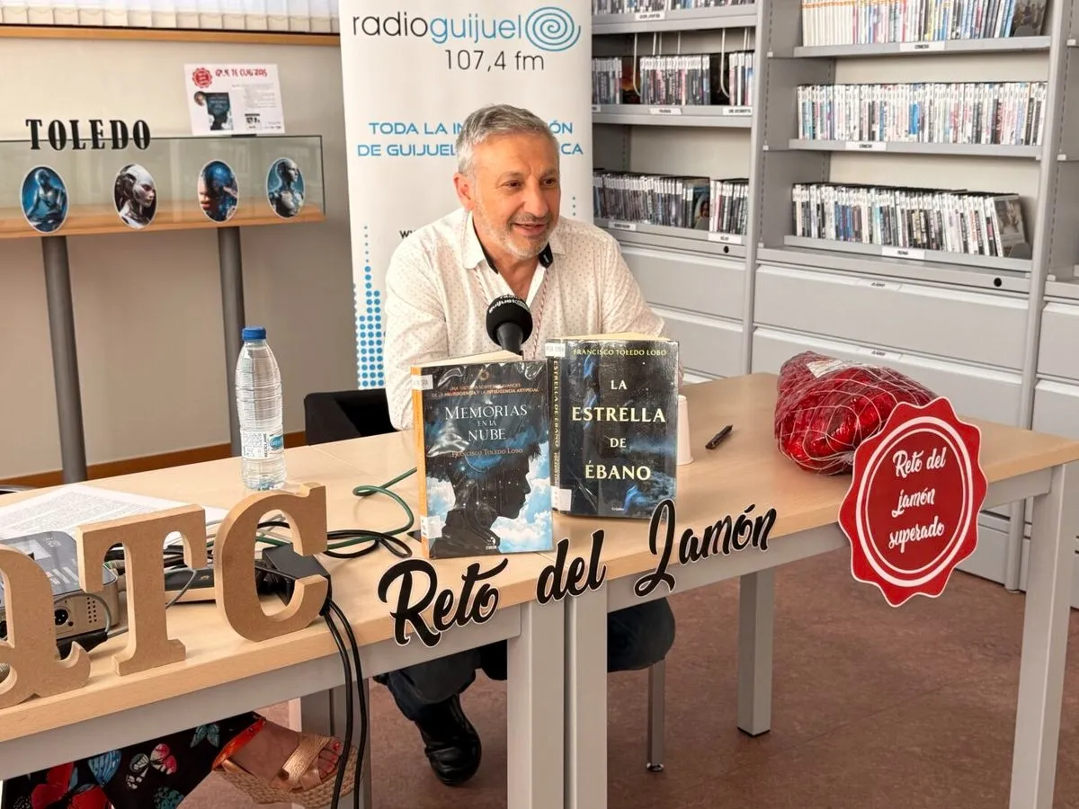 Foto 2 - FOTOS | El escritor Francisco Toledo consigue el 'Reto del Jam&oacute;n' en Guijuelo