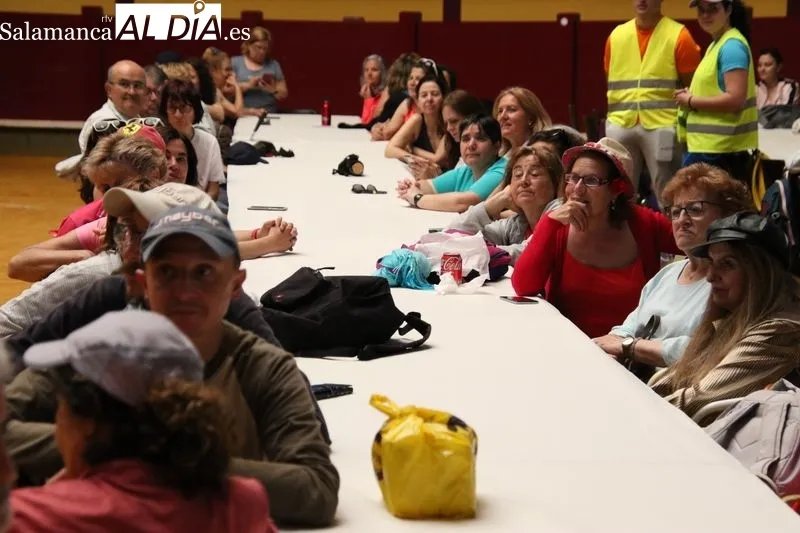 Foto 8 - Ciento cuarenta peregrinos culminan la ruta hasta Alba y reponen fuerzas con Catering Gabriel