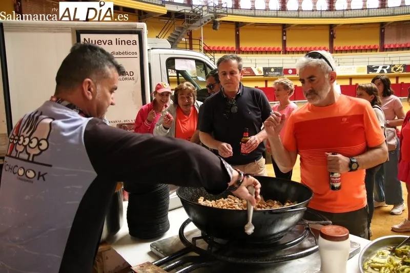 Foto 3 - Ciento cuarenta peregrinos culminan la ruta hasta Alba y reponen fuerzas con Catering Gabriel