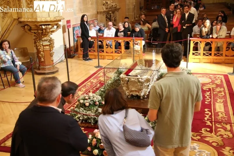 Foto 6 - Los Duques de Hu&eacute;scar, Fernando Fitz-James Stuart y Sof&iacute;a Palazuelo, veneran a Santa Teresa