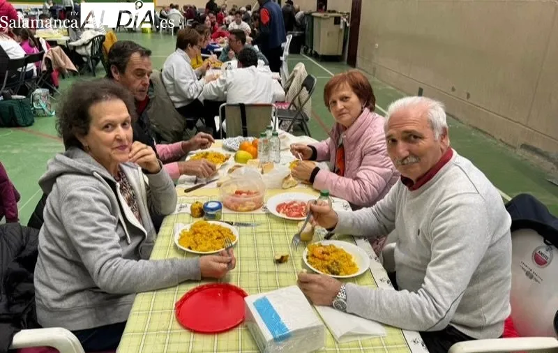 Foto 11 - Las Villas se vuelcan en su tradicional Marcha Solidaria y la gran comida de hermandad en apoyo a proyectos humanitarios