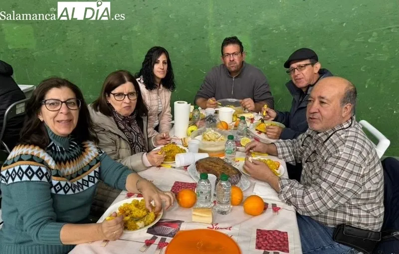 Foto 10 - Las Villas se vuelcan en su tradicional Marcha Solidaria y la gran comida de hermandad en apoyo a proyectos humanitarios