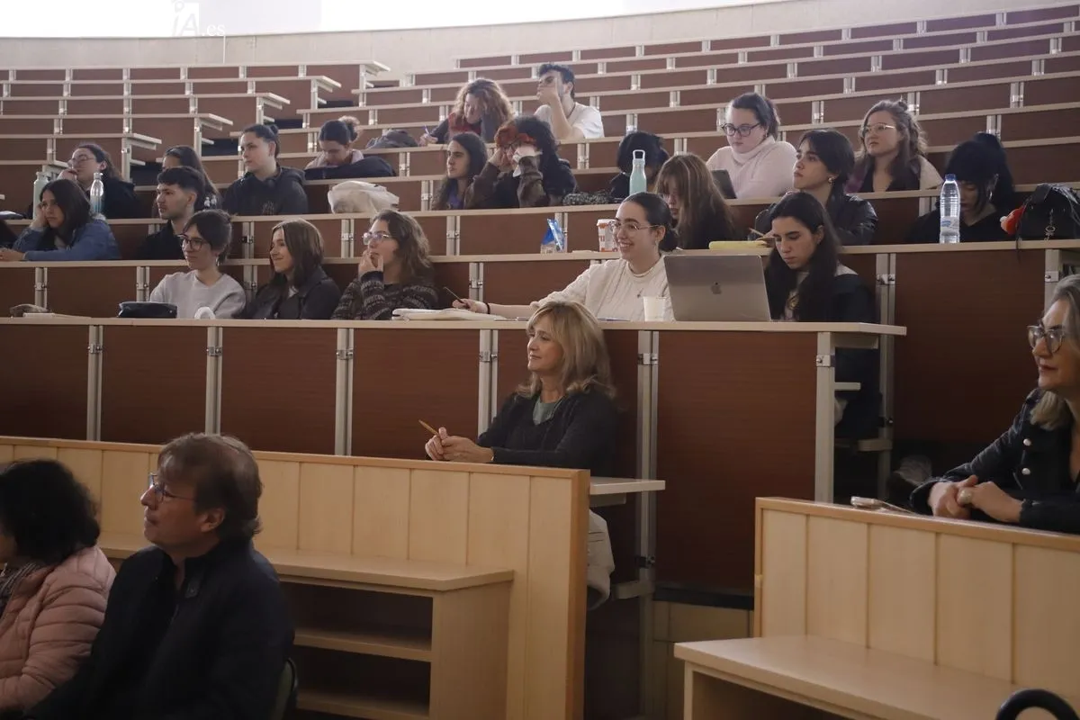 Charla de Javier Alvariño, Premio Goya a la Mejor Dirección de Arte, en la Facultad de Bellas Artes de la Universidad de Salamanca. Foto de Ángel Puma