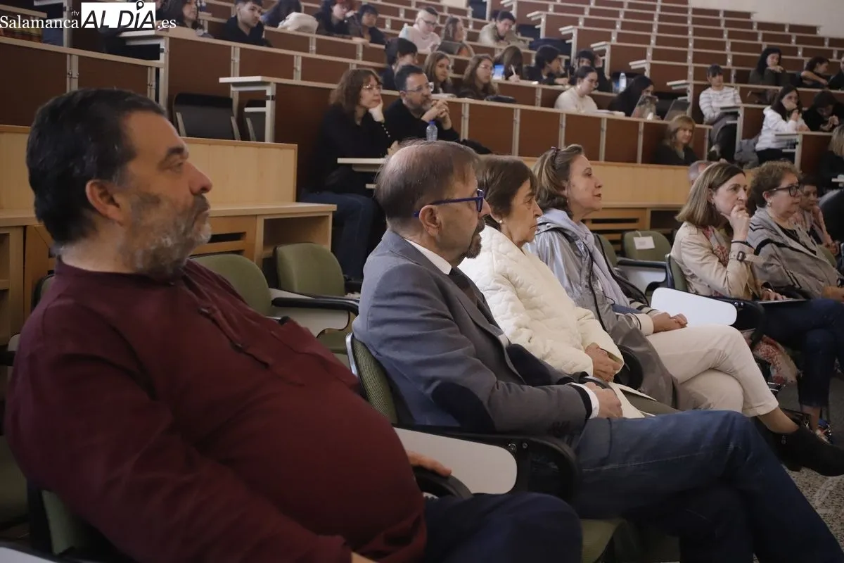 Charla de Javier Alvariño, Premio Goya a la Mejor Dirección de Arte, en la Facultad de Bellas Artes de la Universidad de Salamanca. Foto de Ángel Puma