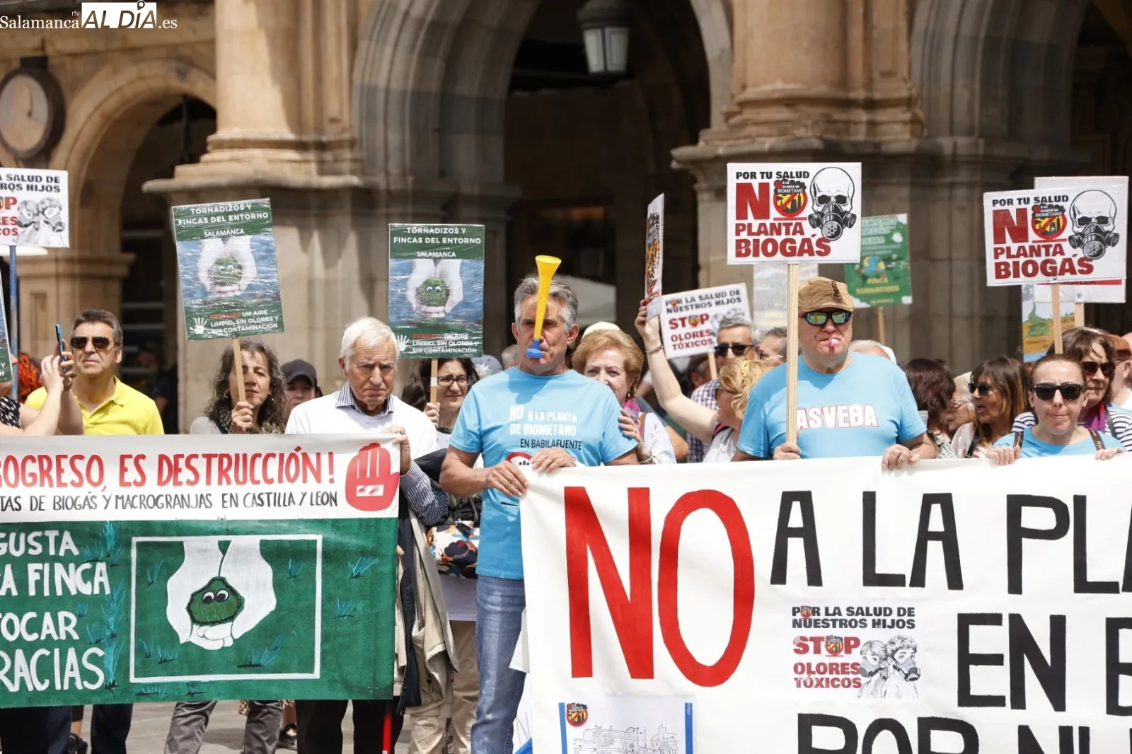 Manifestación en la Plaza Mayor contra las plantas de biogás | Fotos: David Sañudo