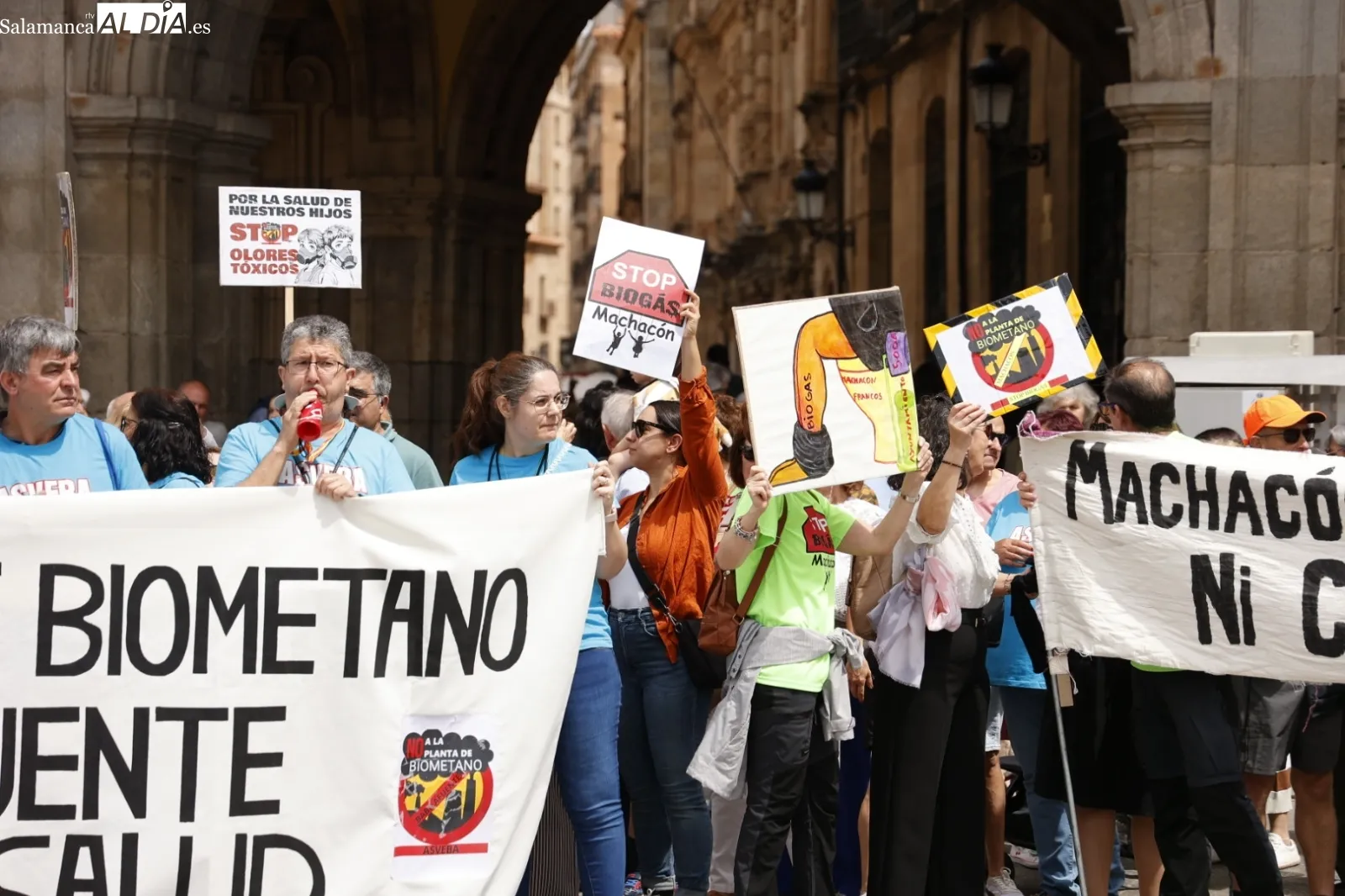 Manifestación en la Plaza Mayor contra las plantas de biogás | Fotos: David Sañudo