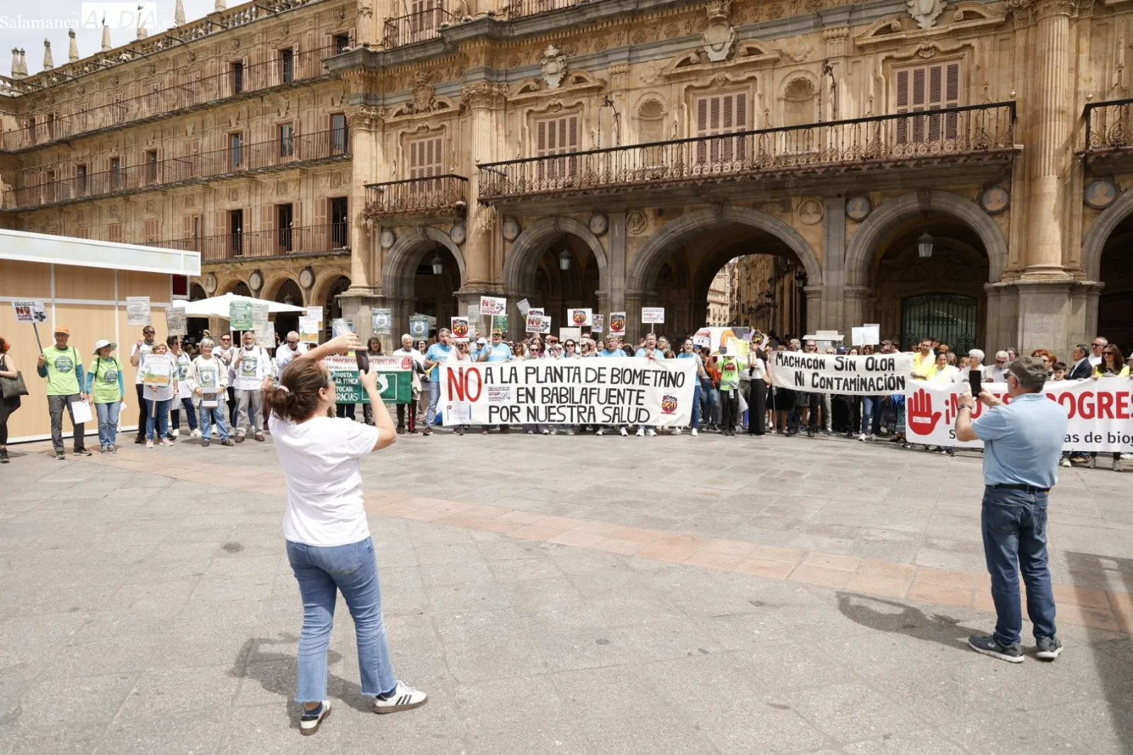 Manifestación en la Plaza Mayor contra las plantas de biogás | Fotos: David Sañudo
