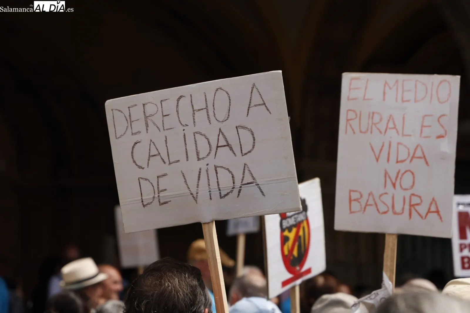 Manifestación en la Plaza Mayor contra las plantas de biogás | Fotos: David Sañudo