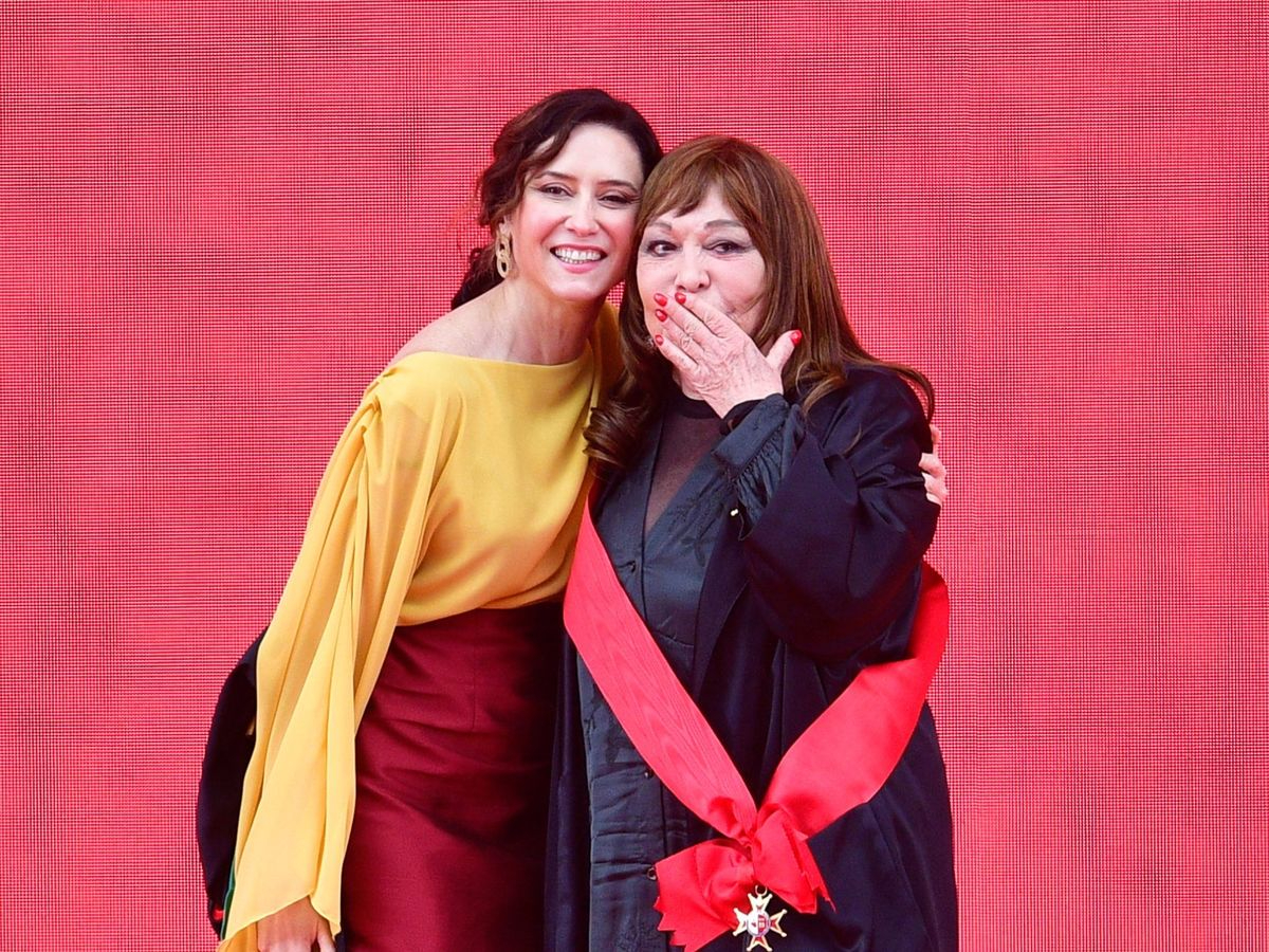 Massiel recibe la Gran Cruz de la Orden del 2 de Mayo