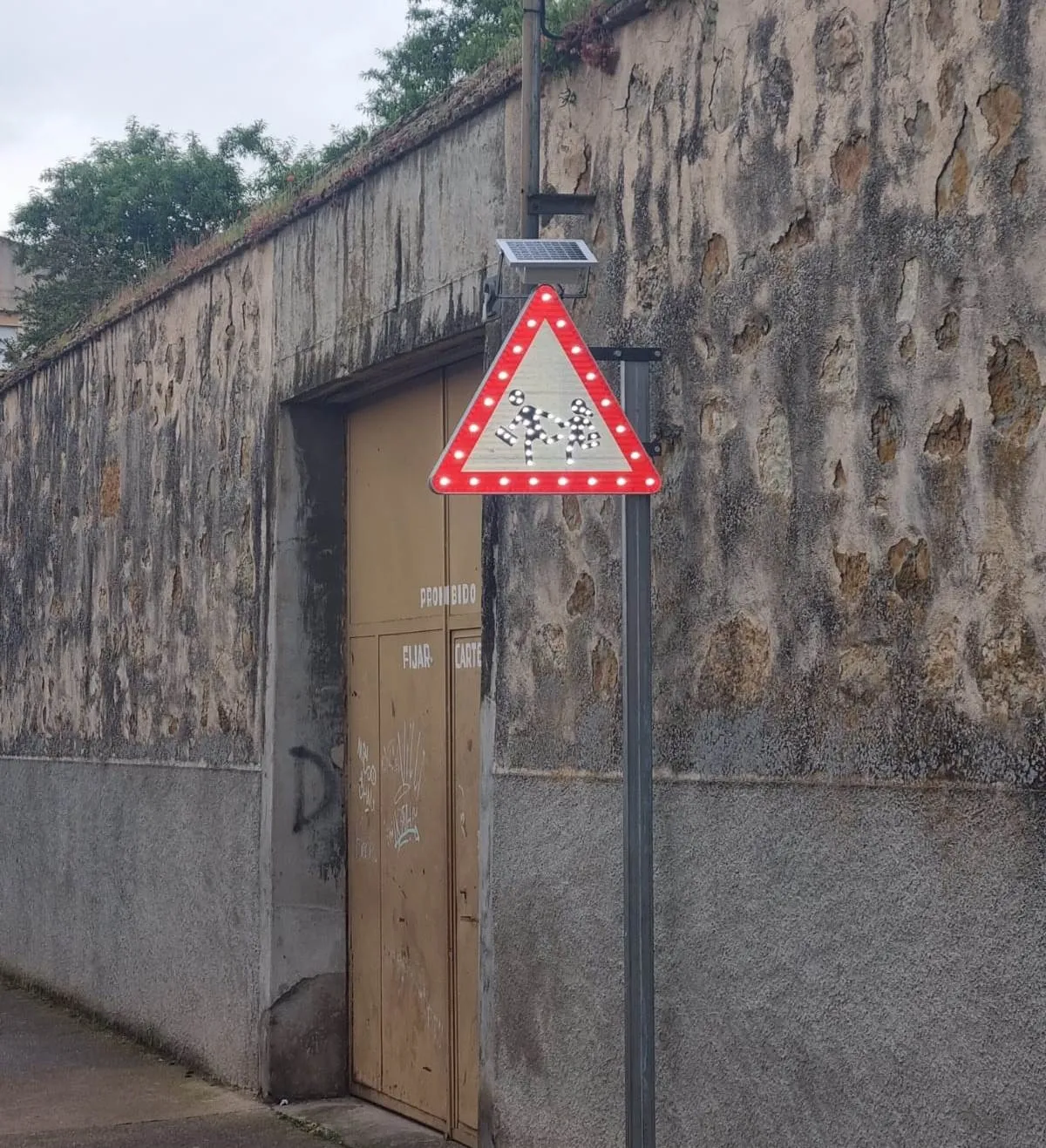 Foto 4 - Arranca la instalaci&oacute;n de 25 se&ntilde;ales luminosas para mejorar la seguridad vial
