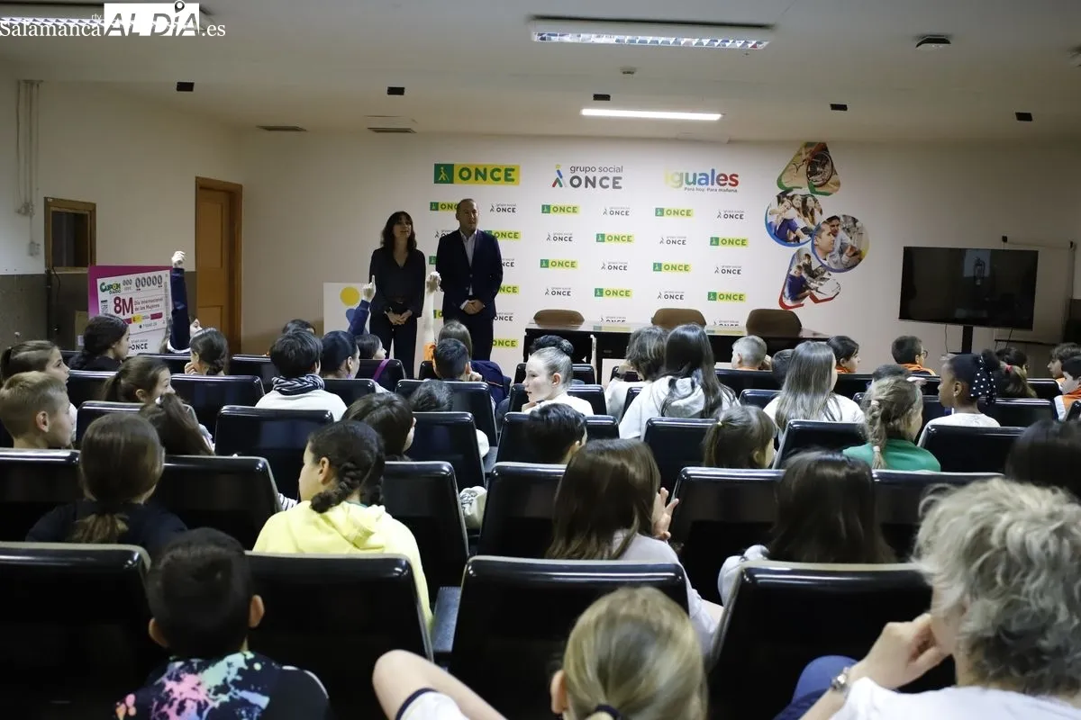 Escolares salmantinos se ponen en la piel de las personas ciegas gracias a la ONCE | FOTOS: Ángel Puma 