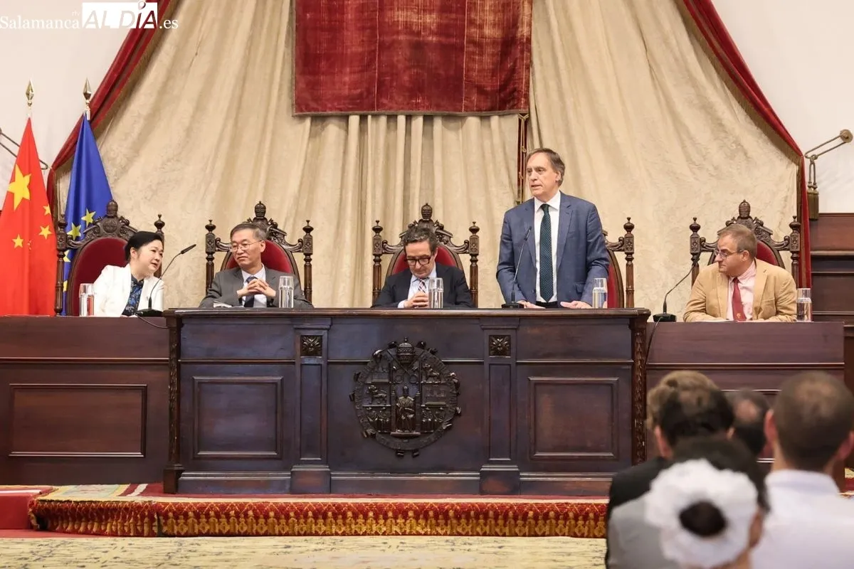 Acto en el Paraninfo de la USAL para la creación del Instituto Confucio. Foto de David Sañudo