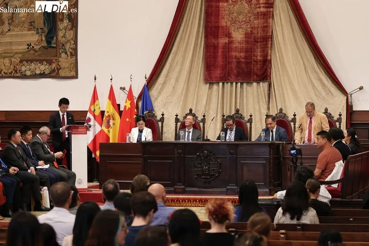 Acto en el Paraninfo de la USAL para la creación del Instituto Confucio. Foto de David Sañudo