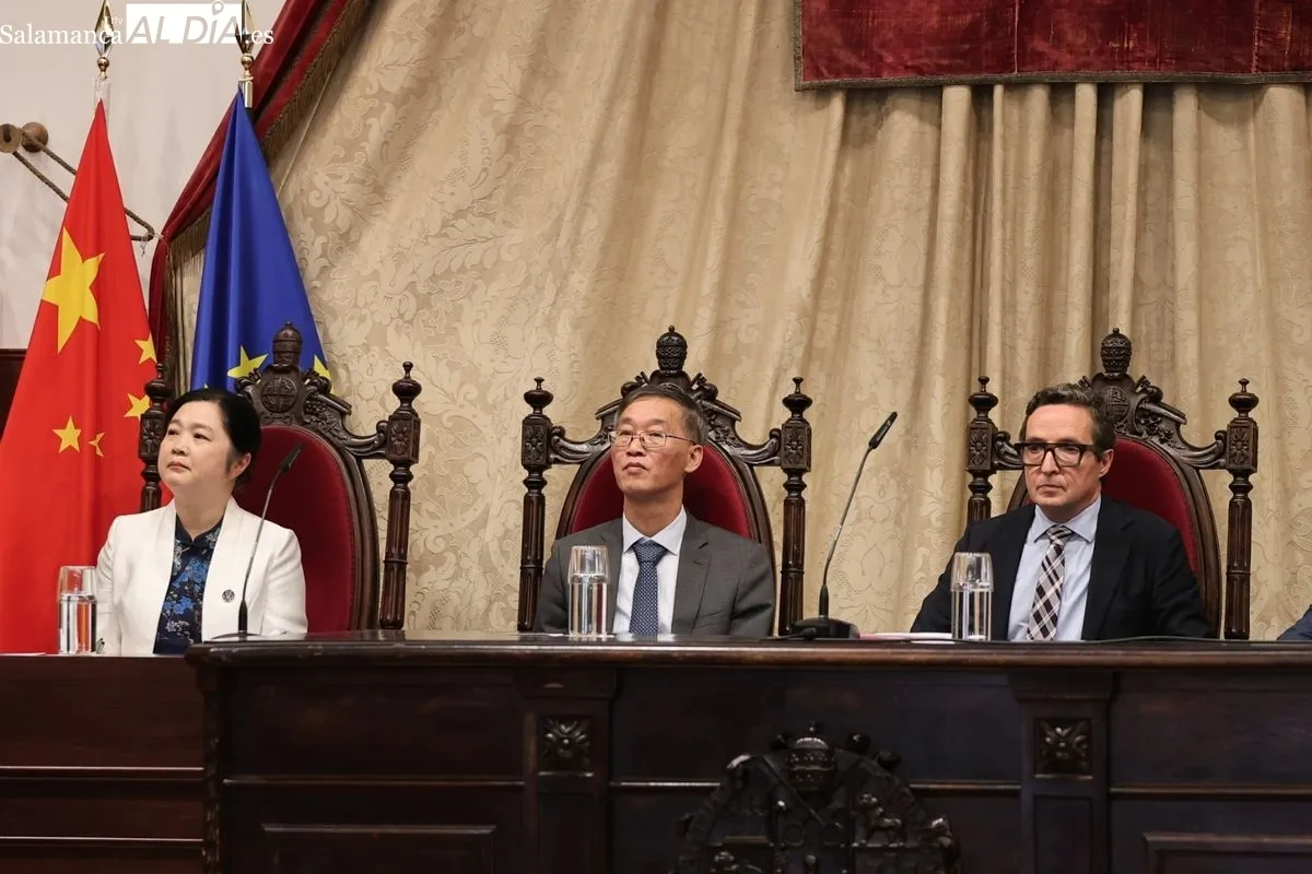 Acto en el Paraninfo de la USAL para la creación del Instituto Confucio. Foto de David Sañudo