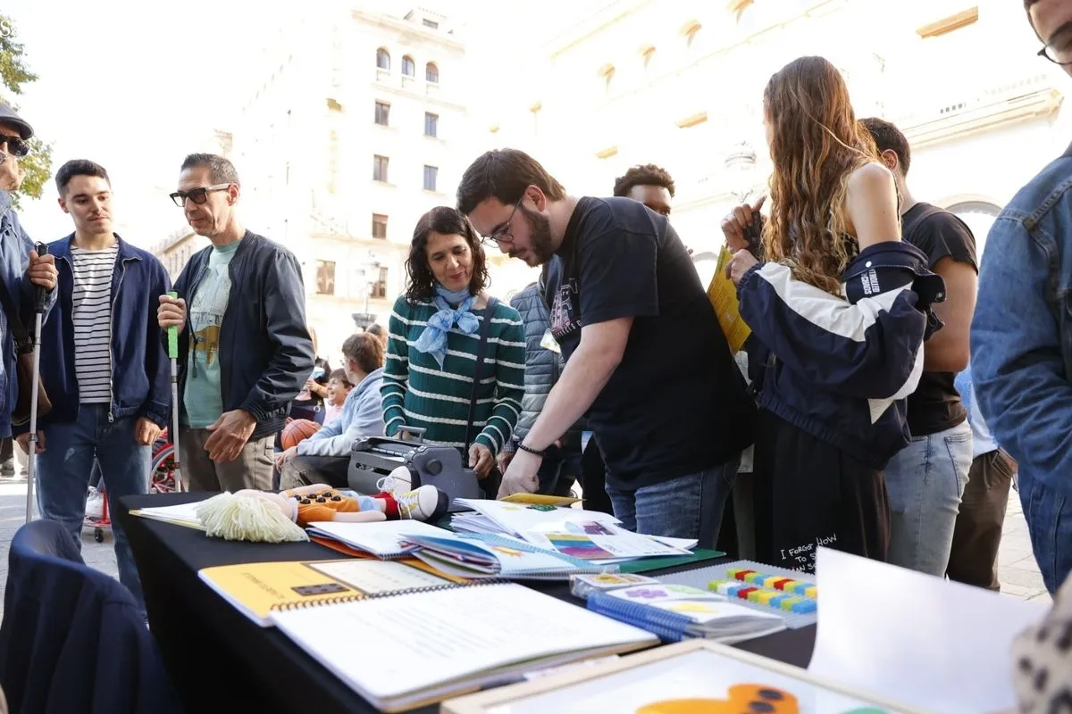 Iniciativa 'Destino: Salamanca Accesible' celebrada en la plaza de Los Bandos. Fotos: David Sañudo