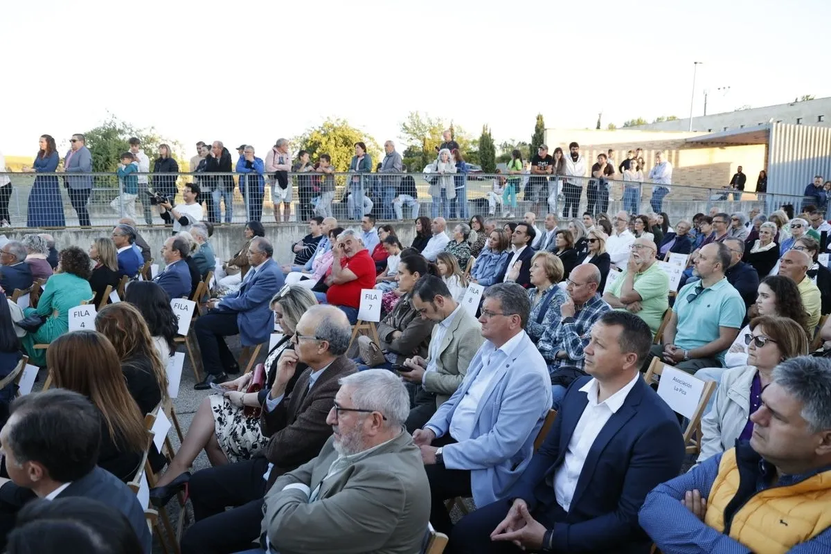Pregón de las fiestas patronales de Villamayor a cargo del escultor David de la Mano. Fotos: David Sañudo