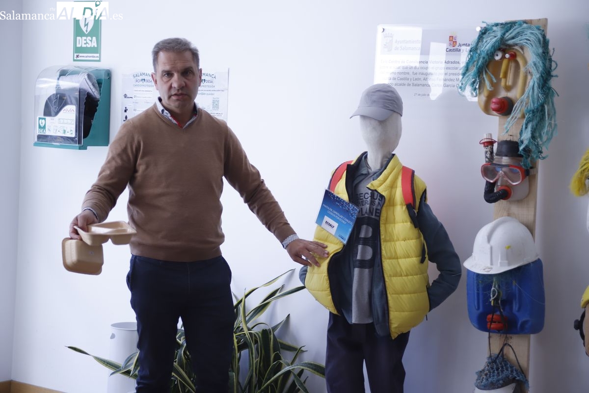 La invasión silenciosa del plástico: una exposición en Salamanca busca cambiar hábitos