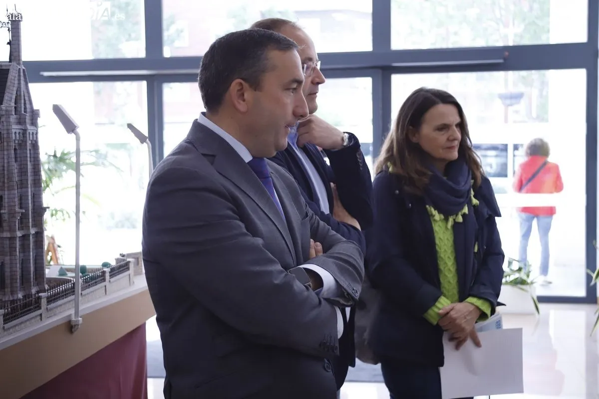 Exposición sobre los microplásticos en el Centro Municipal Integrado Victoria Adrados. Foto de Ángel Puma