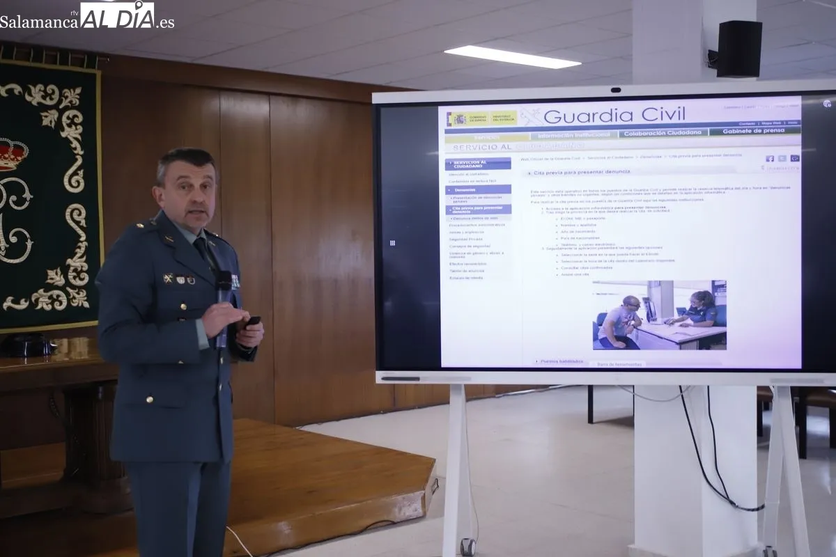 Presentación del servicio de cita previa en la Comandancia de la Guardia Civil de Salamanca. Foto: Ángel Puma