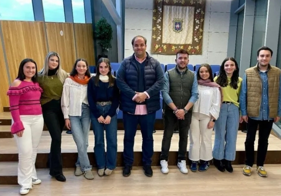 Quintos 2007 eligen damas y presentadores Fiestas Guijuelo 2025