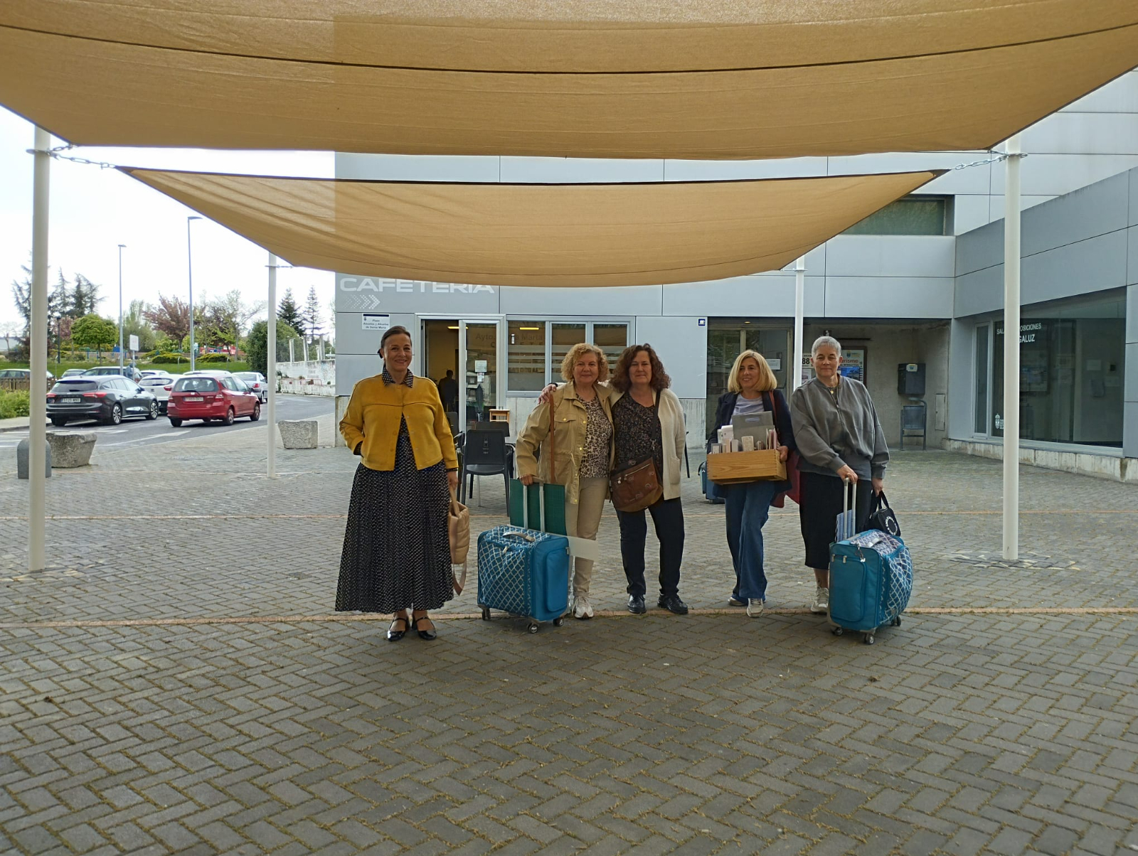 Santa Marta instala toldo en la plaza de los Abuelos y Abuelas