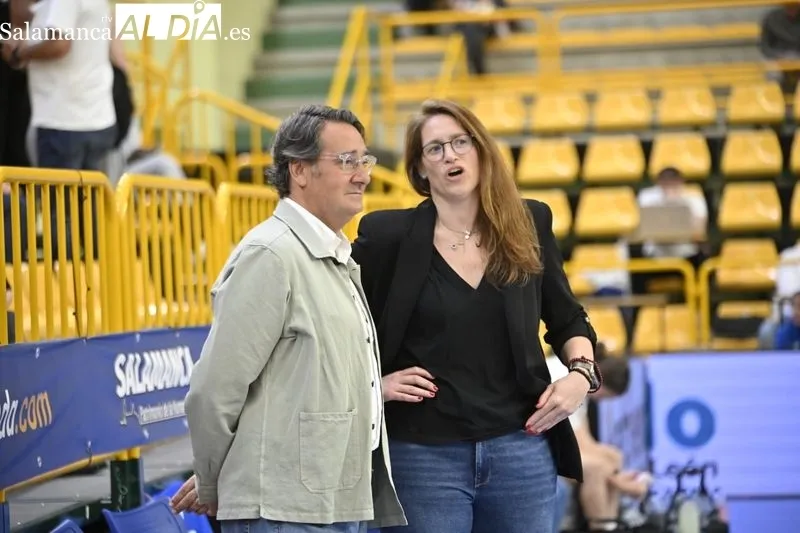 Foto 14 - Otro lleno m&aacute;s para la colecci&oacute;n en W&uuml;rzburg: ambientazo ante el Valencia Basket en las 'semis' del Perfumer&iacute;as Avenida (FOTOS)