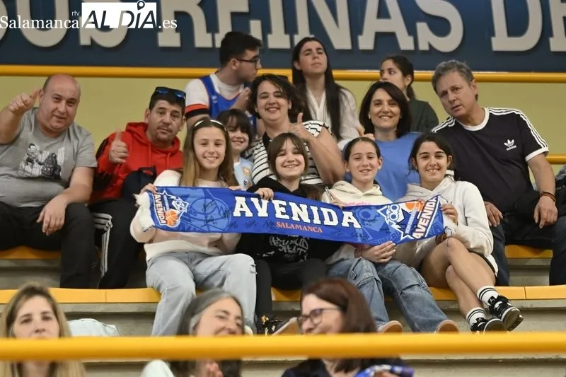 Foto 5 - Otro lleno m&aacute;s para la colecci&oacute;n en W&uuml;rzburg: ambientazo ante el Valencia Basket en las 'semis' del Perfumer&iacute;as Avenida (FOTOS)