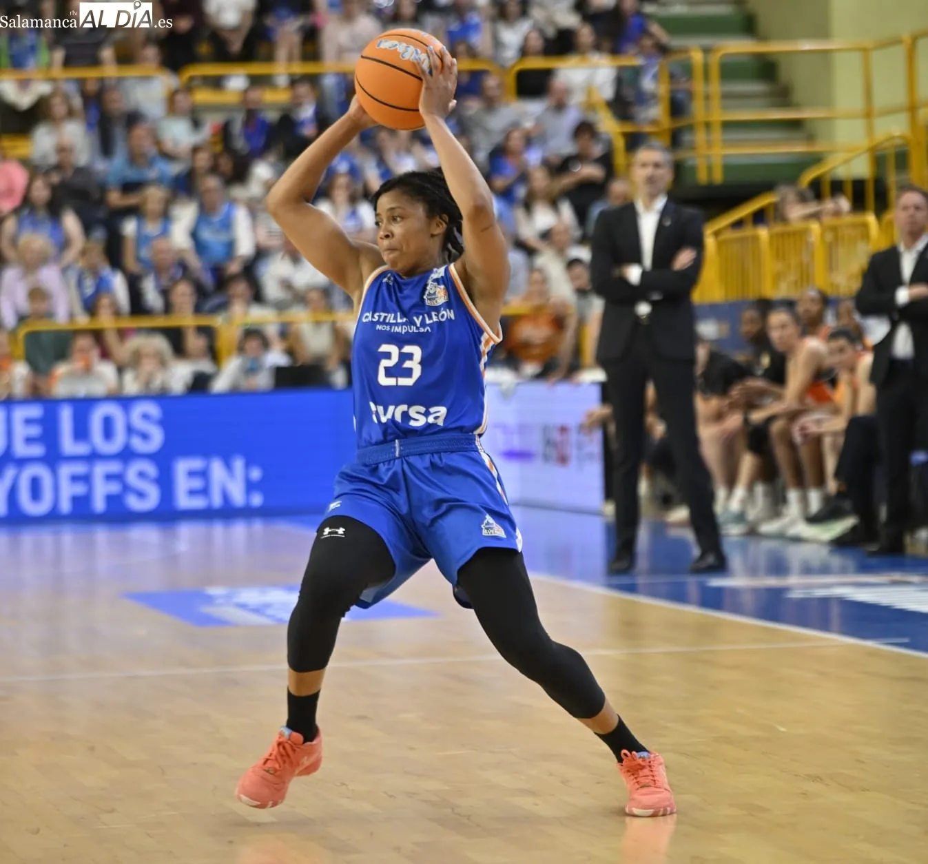 Foto 9 - FOTOS | El Perfumer&iacute;as Avenida y el Valencia Basket se dejan todo por decidir para La Fonteta (76-76)