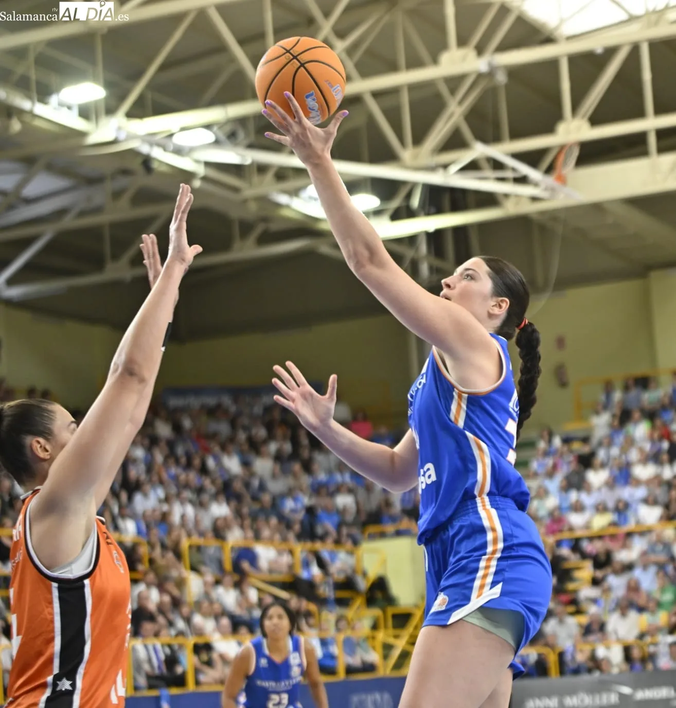 Foto 2 - FOTOS | El Perfumer&iacute;as Avenida y el Valencia Basket se dejan todo por decidir para La Fonteta (76-76)