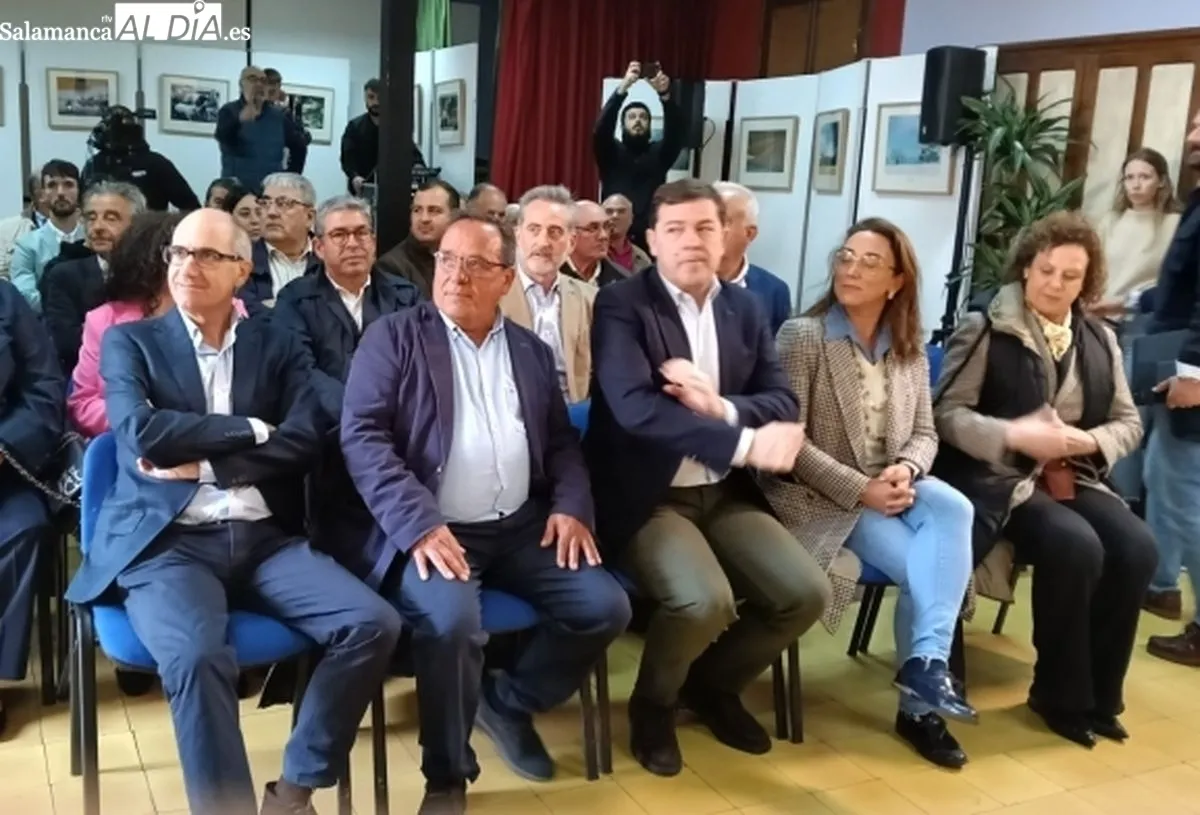 Foto 5 - Ma&ntilde;ueco inaugura en Hinojosa la Feria del Queso, y avanza 15.000 euros de ayuda m&iacute;nima para emprendedores en la Raya